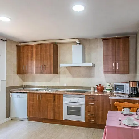 Сasa de vacaciones Stunning In Vilaseca With Kitchen